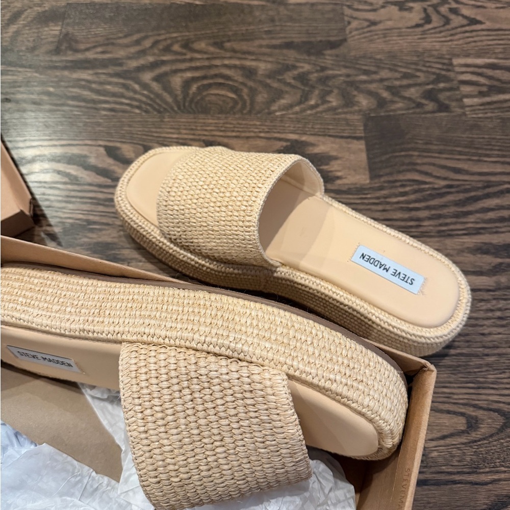 Steve Madden Women's Cream Beachy Sandals